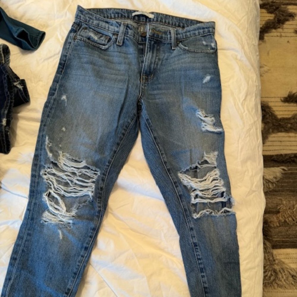 FIDELITY DESIGNER JEANS DISTRESSED LIKE NEW 26